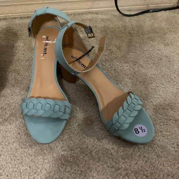 Waiting for the perfect summer time. I never worn them. - Picture 1 of 1